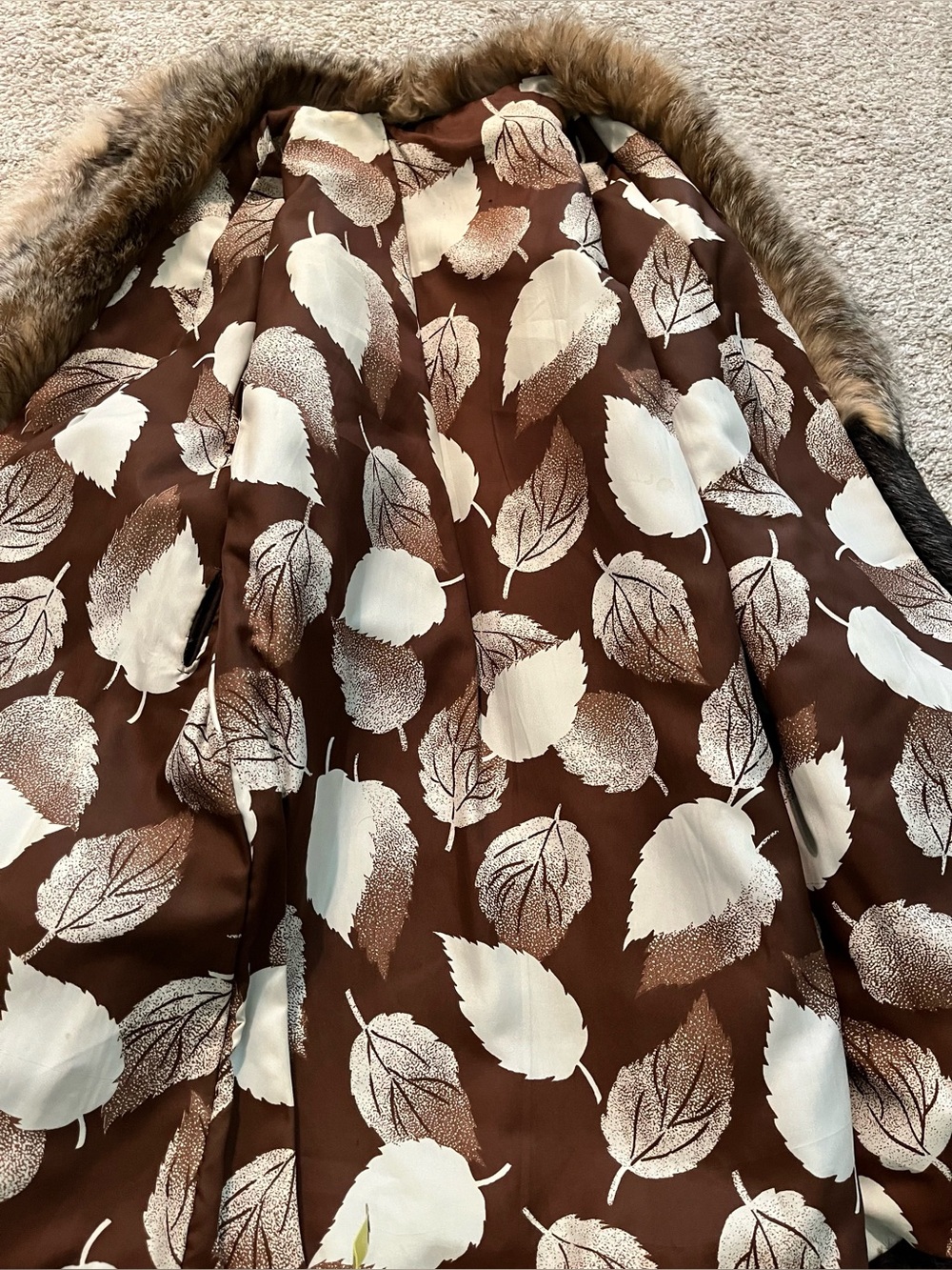 🌟 Vintage Real Fur Coat
1970’s Grungy Shaggy - Picture 7 of 9